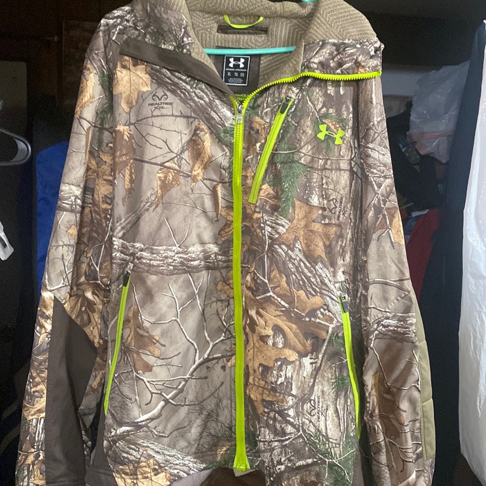 Like new Under Armour scent control lightweight hunting jacket.